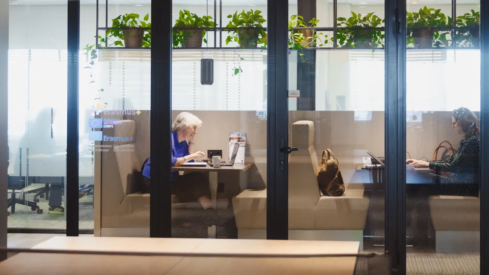 Sfeerfoto Werken bij het NJi