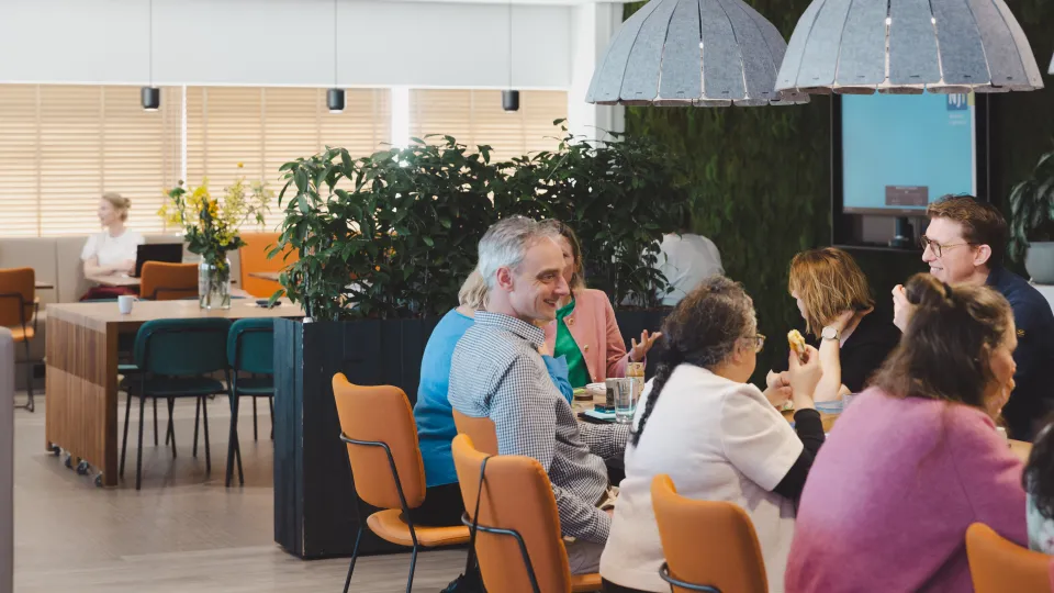 Sfeerfoto Werken bij het NJi